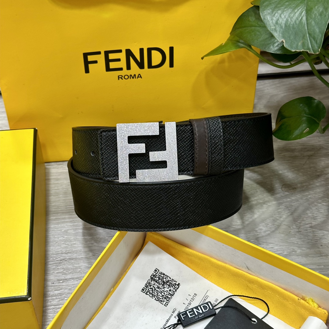 FENDl/芬迪专柜同款宽40MM双面原版小牛皮搭配单钌钯电镀扣完美的手感.油边出众的设计.风格高贵奢华