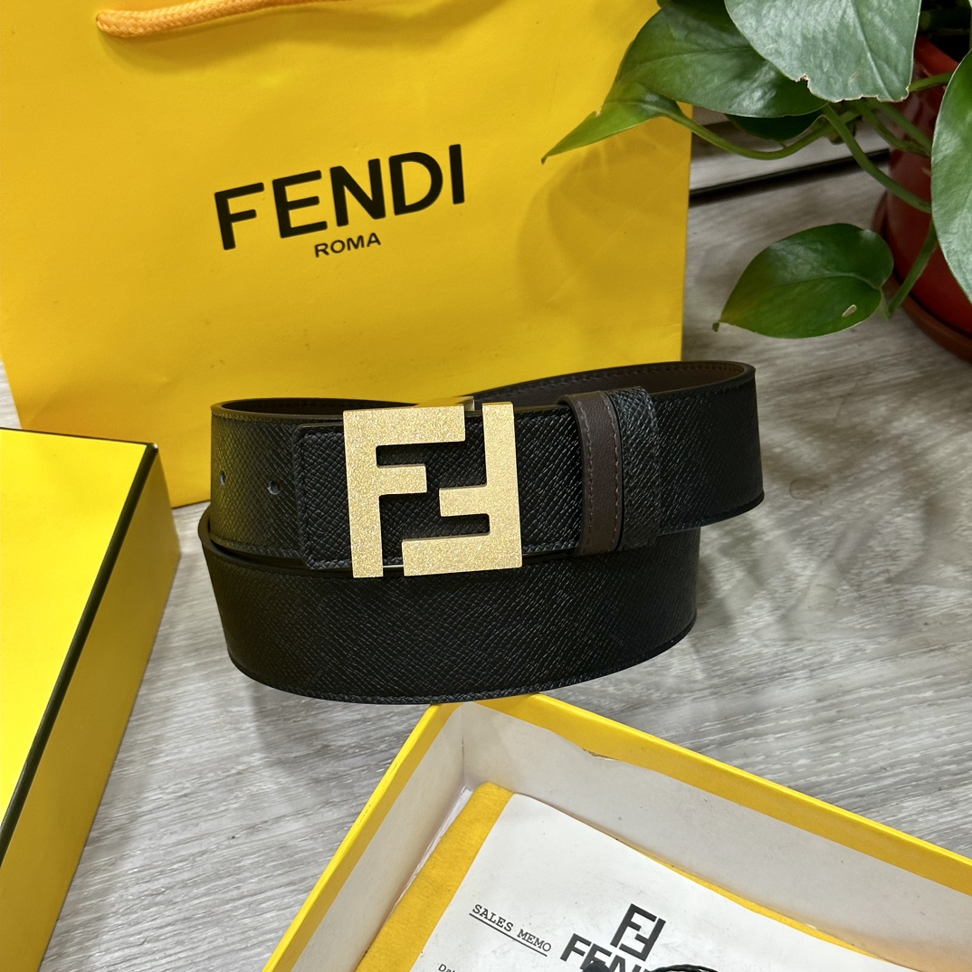 FENDl/芬迪专柜同款宽40MM双面原版小牛皮搭配单钌钯电镀扣完美的手感.油边出众的设计.风格高贵奢华