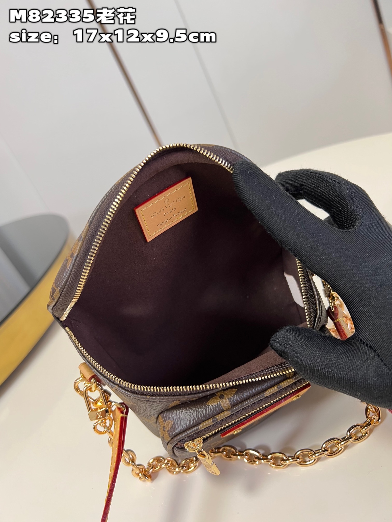 顶级原单M82335老花本款MiniBumbag手袋取材Monogram帆布展现路易威登对潮流腰包设计的