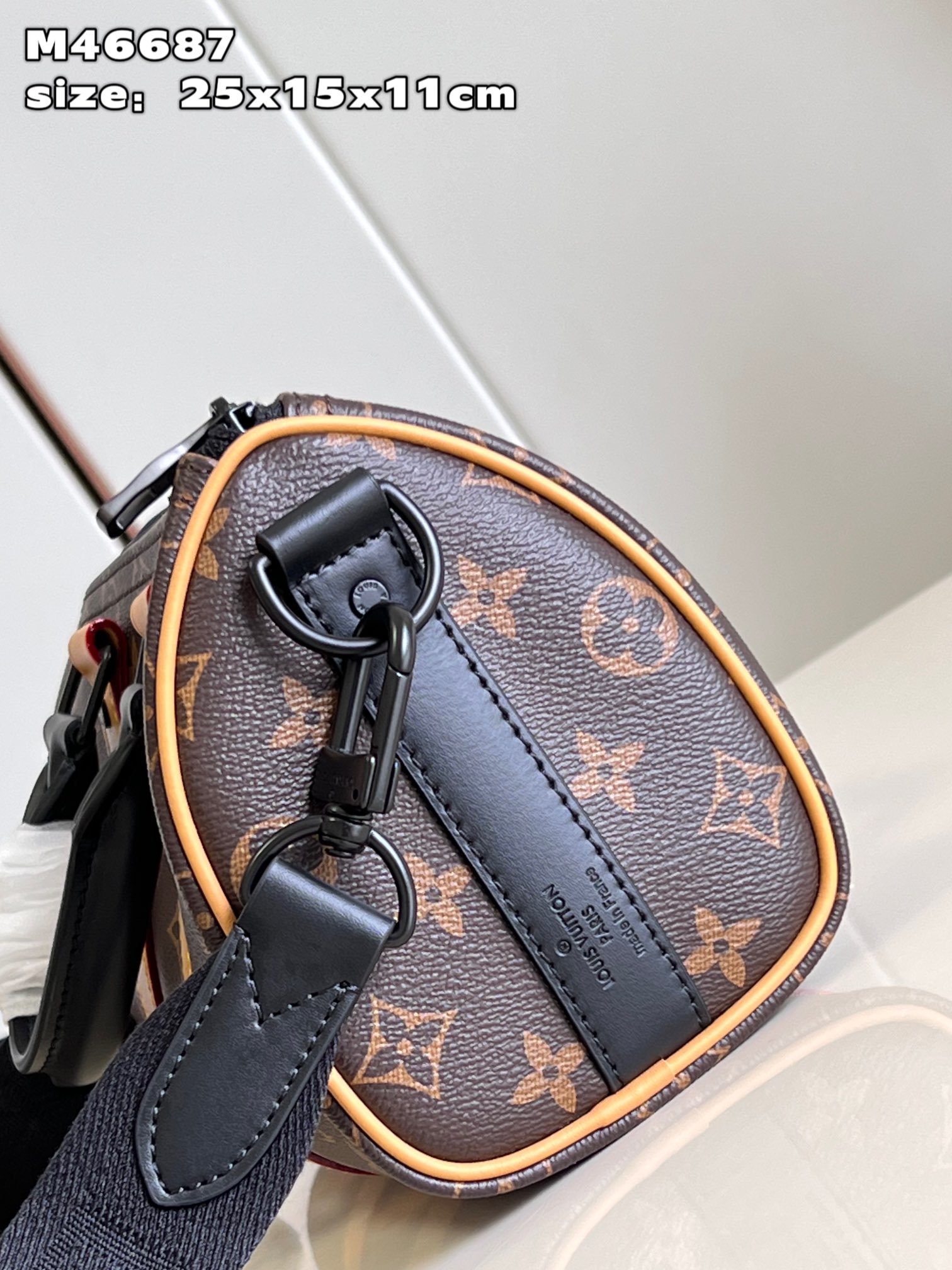顶级原单M46687本款Keepall25手袋取材MonogramEclipseReverse帆布展现路