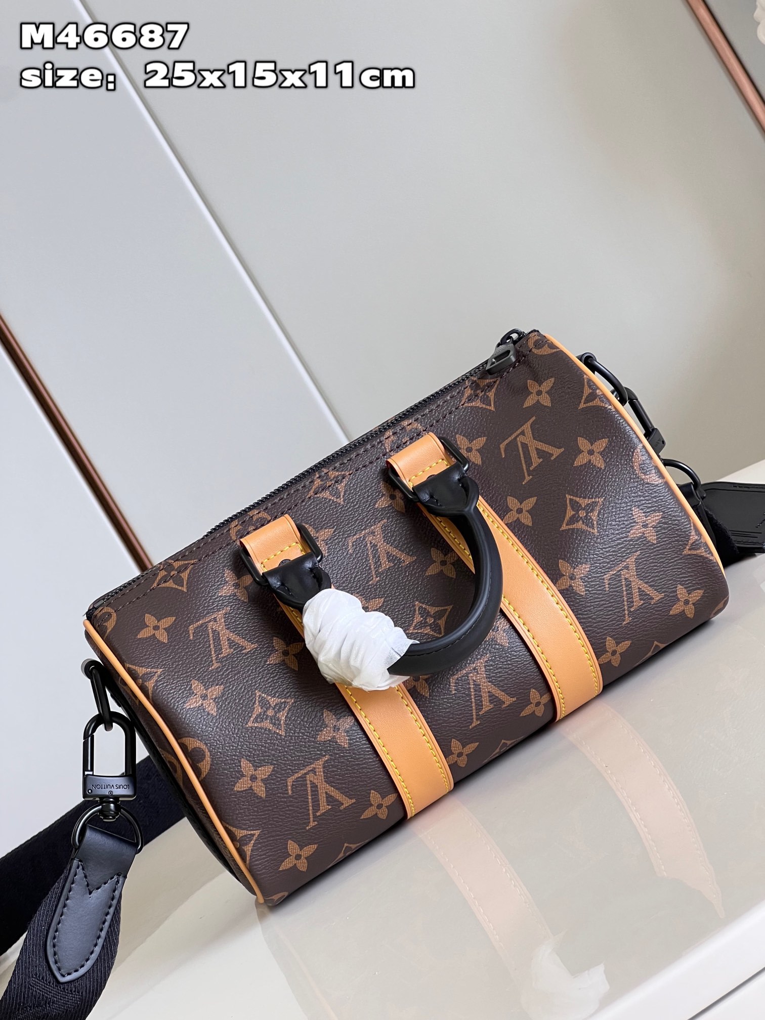 顶级原单M46687本款Keepall25手袋取材MonogramEclipseReverse帆布展现路