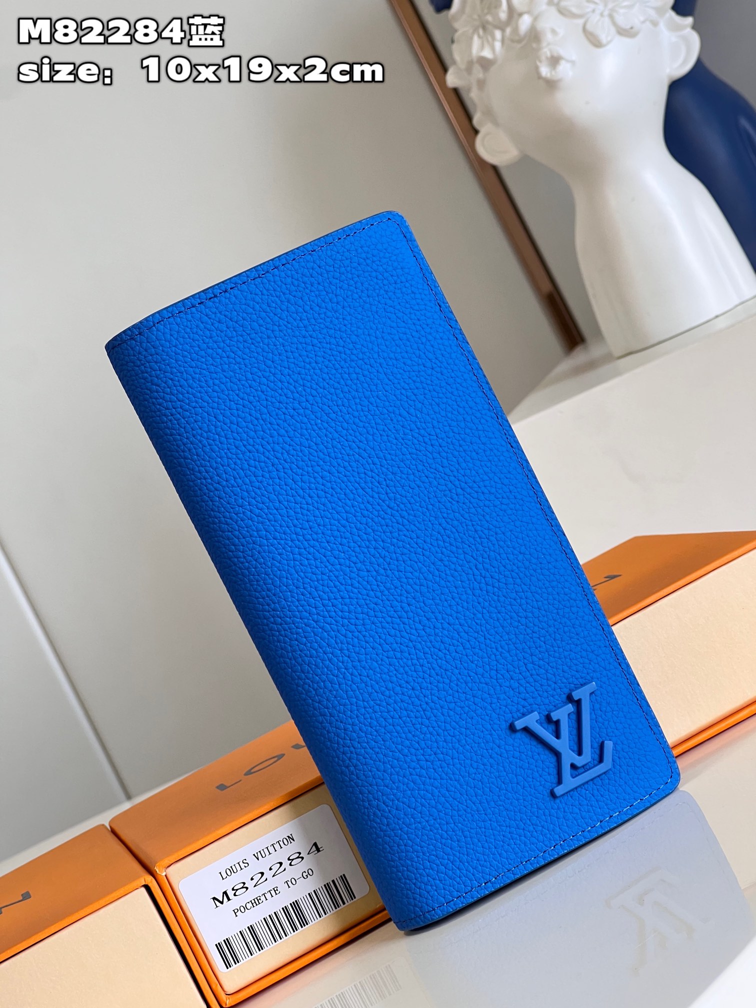 NO:400323,【Exclusive real photo M82284 blue】The new LV Aerogram Brazza wallet emphasizes the delicate texture of grain cowhide leather, and then low-key imprints the identity with metal LV letters. The compartment and card slots can accommodate banknotes, documents and coins, which is suitable for pairing with LV Aerogram series handbags.size10x19x2cm C.280,LV [original leather],louis vuitton,cowhide19860909【独家实拍 M82284蓝】全新 LV Aerogram Brazza 钱夹着重粒面牛皮革的细腻质感,再以金属 LV 字母低调烙印身份.隔层和卡位可容纳纸钞、文件和硬币,与 LV Aerogram 系列手袋搭配相宜.size10x19x2cm C.280,LV【原厂皮】,louis vuitton,cowhide,Bag