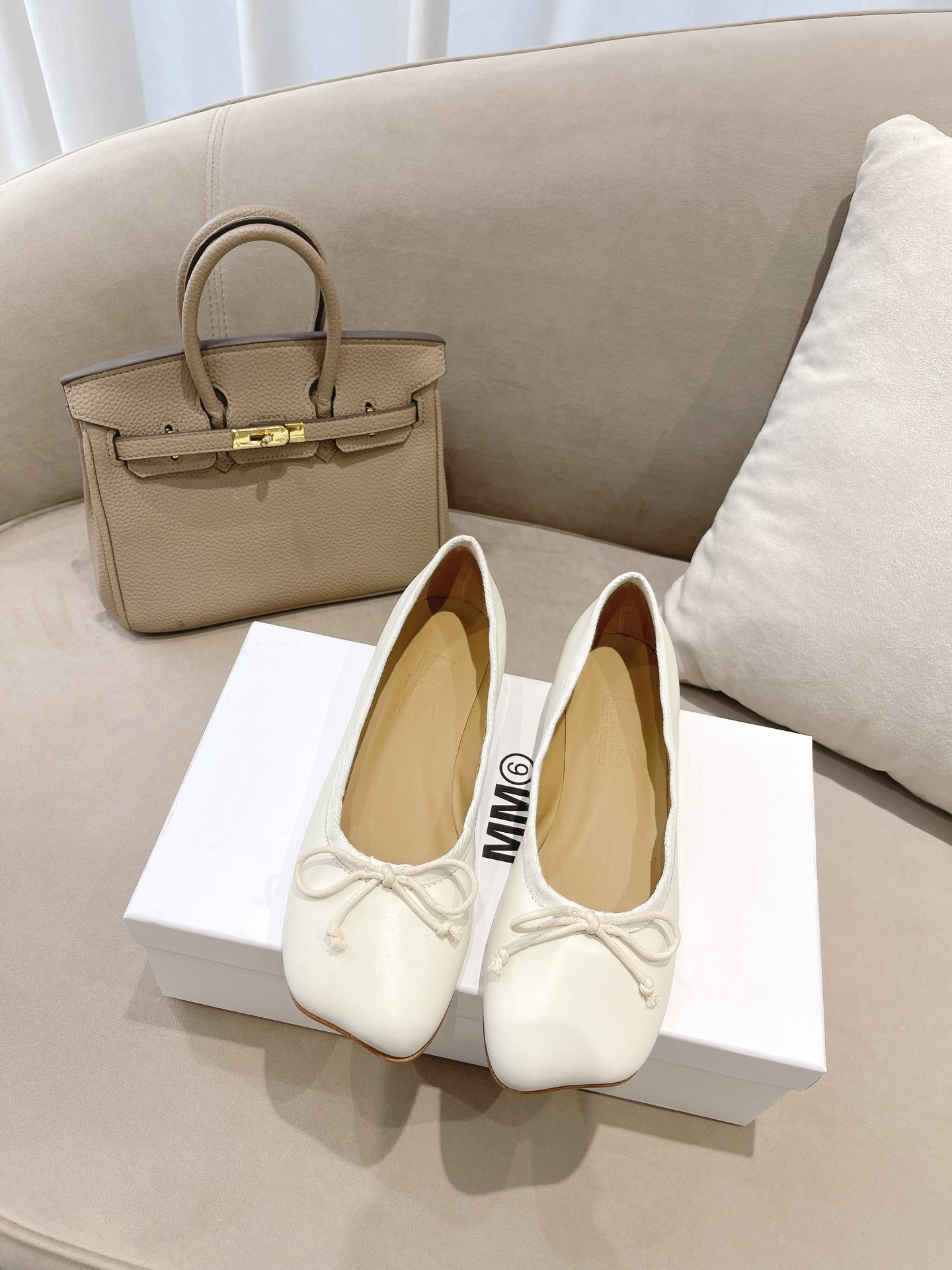 Zapatos planos nuevos Maison Margiela.23SS, MM6 Margiela, estos zapatos de abuela son muy simples y versátiles ~ Son re…