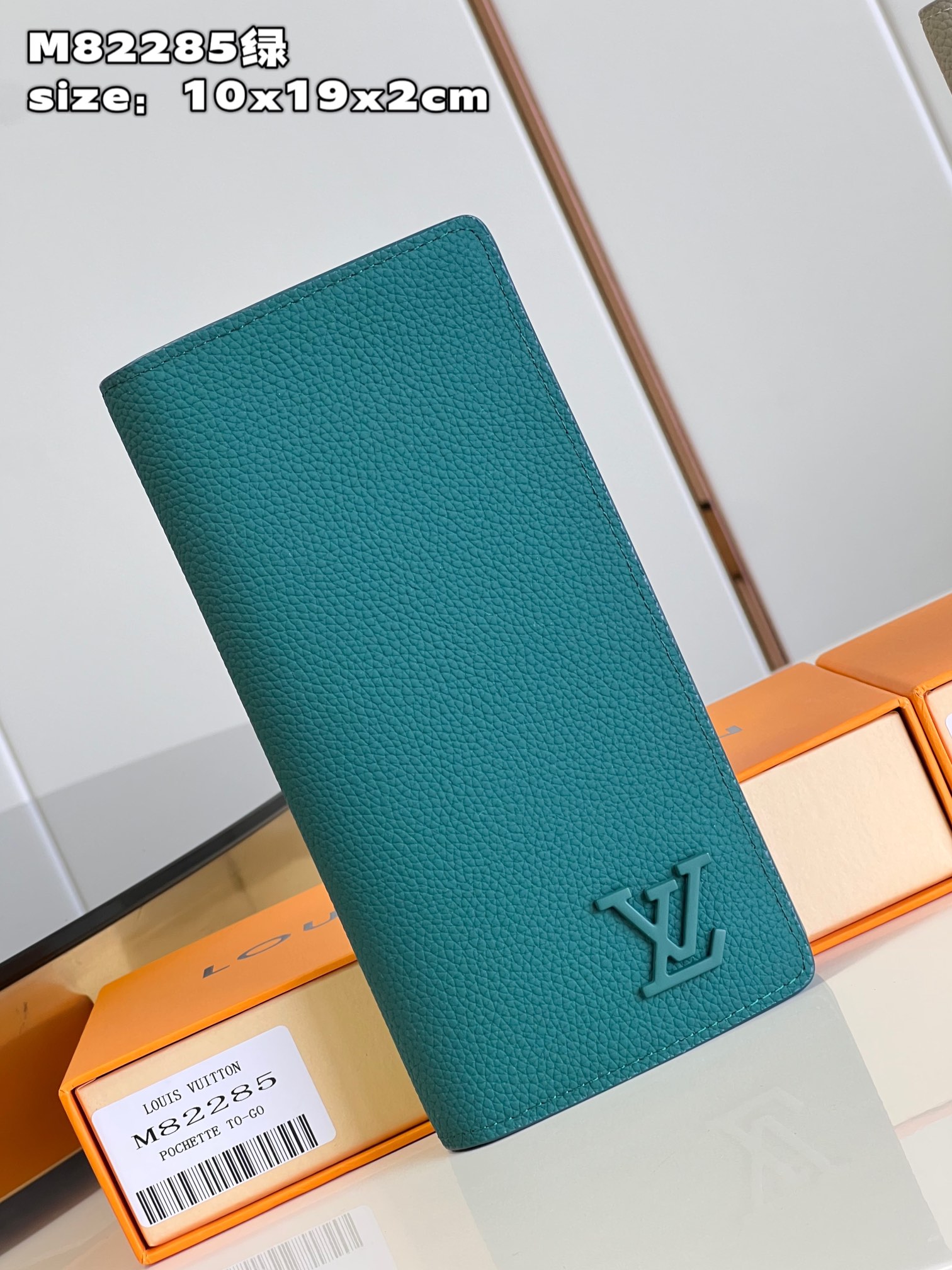 NO:400325,【Exclusive real photo M82285 green】The new LV Aerogram Brazza wallet emphasizes the delicate texture of grain cowhide leather, and then low-key imprints the identity with metal LV letters. The compartment and card slots can accommodate banknotes, documents and coins, which is suitable for pairing with LV Aerogram series handbags.size10x19x2cm C.280,LV [original leather],louis vuitton,cowhide19860909【独家实拍 M82285绿】全新 LV Aerogram Brazza 钱夹着重粒面牛皮革的细腻质感,再以金属 LV 字母低调烙印身份.隔层和卡位可容纳纸钞、文件和硬币,与 LV Aerogram 系列手袋搭配相宜.size10x19x2cm C.280,LV【原厂皮】,louis vuitton,cowhide,Bag