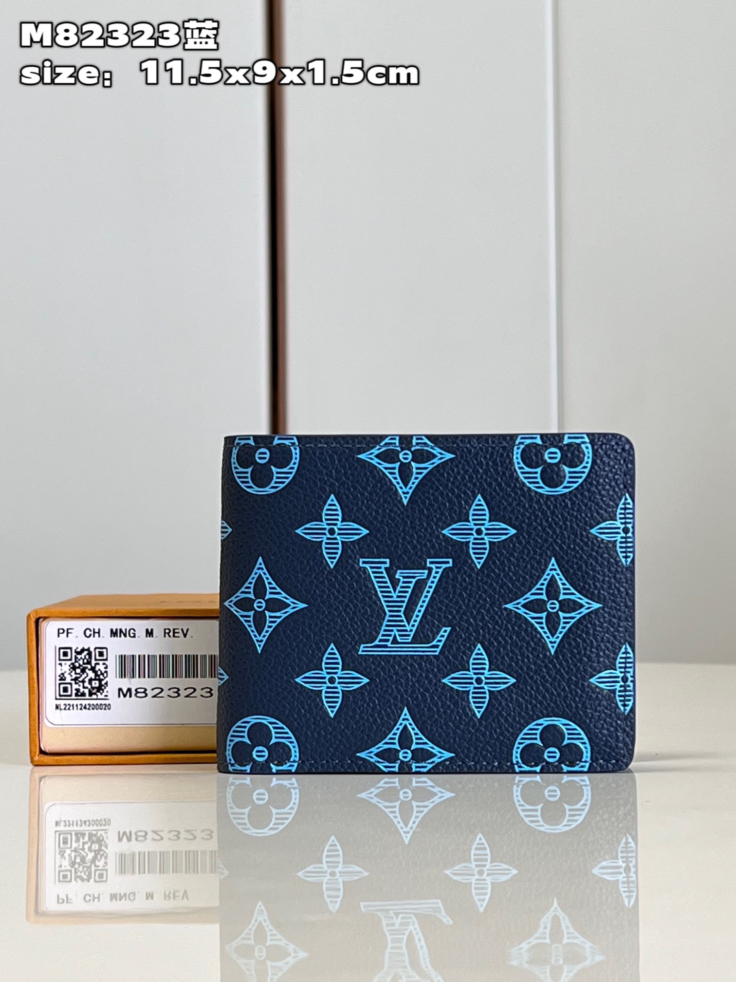 NO:400322,[Exclusive real photo M82323 blue] This Multiple wallet is made of smooth cowhide leather, and uses printing and imprinting technology to reproduce the Monogram pattern drawn by Georges Vuitton in 1896, showing a rich retro style size11.5x9x1.5cm C.,LV [original leather],louis vuitton,cowhide19860909【独家实拍 M82323蓝】本款 Multiple 钱夹选用柔滑牛皮革,以印花和压印工艺再现 Georges Vuitton 于 1896 年绘制的 Monogram 图案,展露浓郁复古情调 size11.5x9x1.5cm C.,LV【原厂皮】,louis vuitton,cowhide,Bag