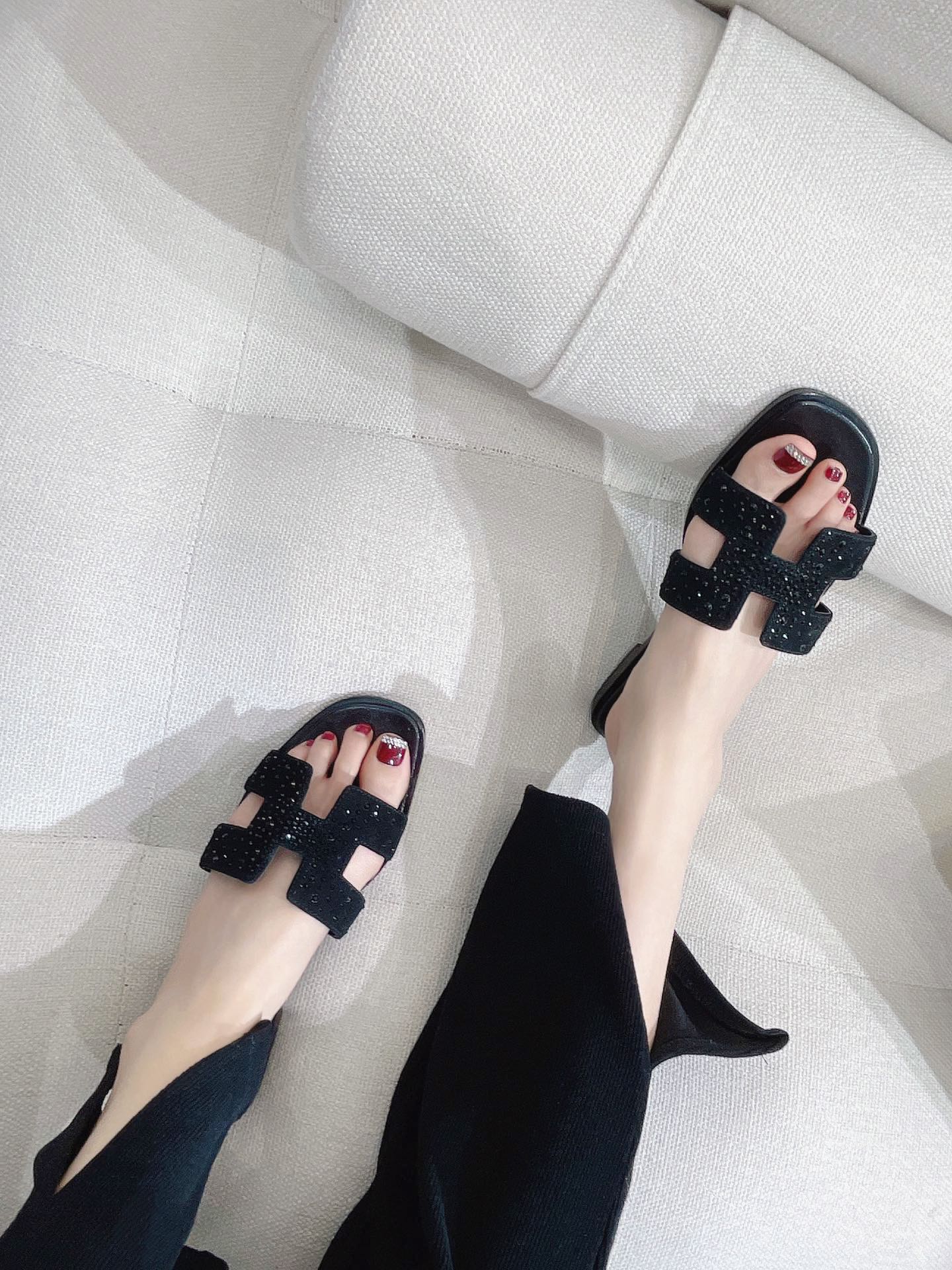 NO:253783,Real shot of the whole black flash diamond - H-shaped suede Swarovski rhinestones glitter flat Oran slippers, slippers, slippers, chamois leather19860909上脚实拍全黑闪钻 -H型麂皮施华洛水钻闪闪平底Oran拖鞋,拖鞋,slippers,chamois leather,Women's Shoes