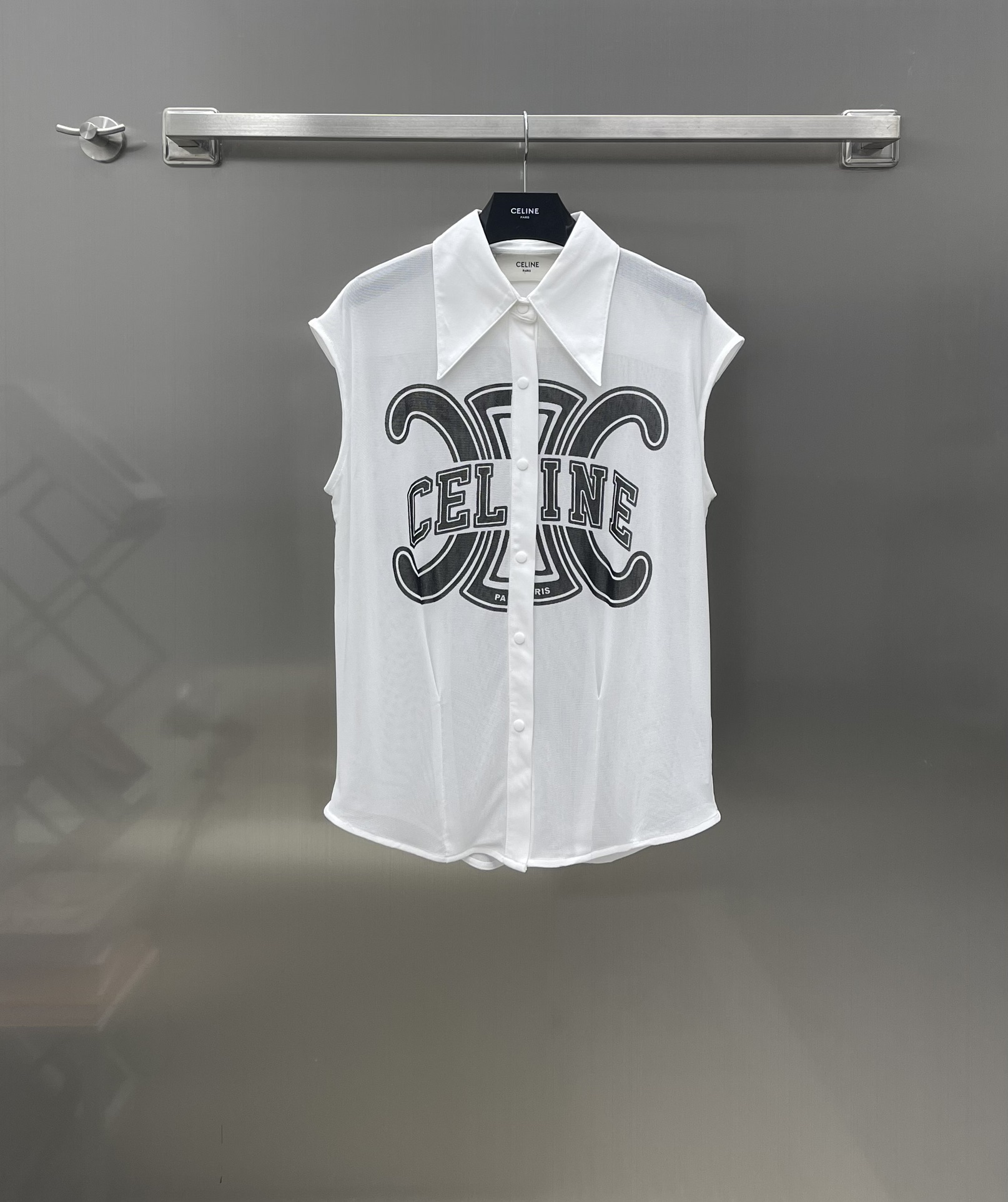 NO:696771,Celin* New arrivals Hollow pattern vest. Following the printed pattern design. Crafts woven hollow letter decoration. Customized cotton yarn. Breathable and comfortable. Full of elasticity. Short vest and vest cut. Fashionable to wear alone. High-end fashionable to layer. High version. 2 colors,,celine,19860909Celin* 新品上架镂空图案背心 沿用印花图案设计 工艺织造镂空字母装饰 定制全棉纱线 透气舒适 弹力十足 短款背心马甲剪裁 单穿时尚 叠穿高级时髦 高版本 2色,,celine,,Women's clothing