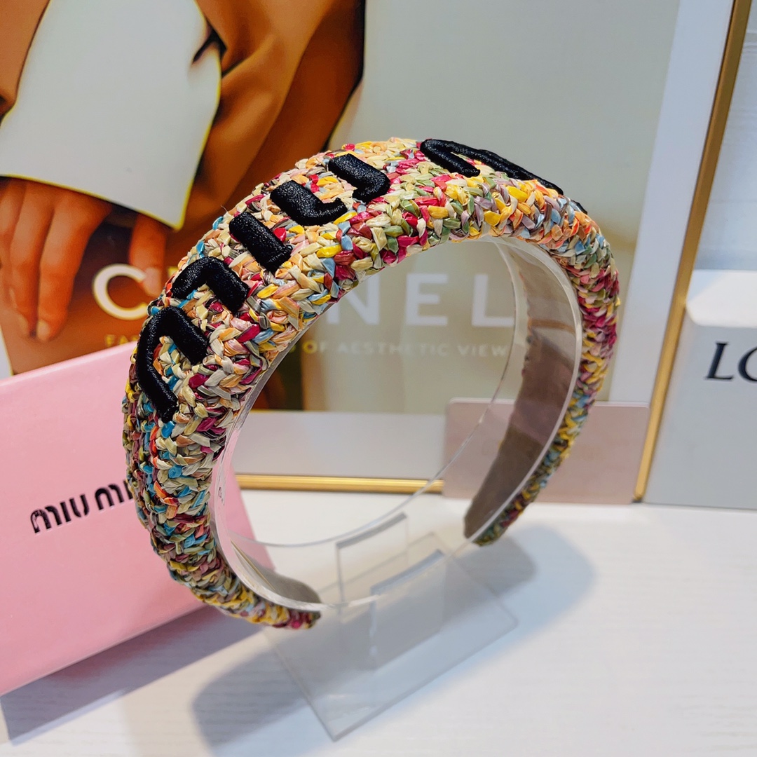NO:300401,50 Miu Miu Miu Miu Miu hairband Colorful woven L-embroidered logo hairband Daily exquisite items All-matched and versatile little fairy must-have items Full of celebrity style ~ Treasure style Recommended style closed eyes (single) hairpins, hairpins, miumiu, hairpins1986090950 Miu Miu缪缪 miumiu发箍 彩色编织l刺绣logo发箍 日常精致小单品 气质百搭小仙女必入单品 名媛风十足～宝藏款 闭眼入推荐款（单个）发夹,发夹,miumiu,hairpins,accessory