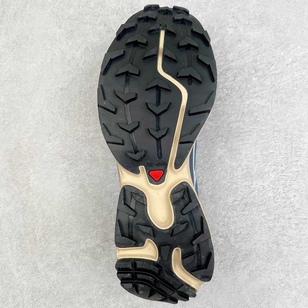 图片[9]-＃绿X/GX 纯原福利 Salomon XT-6 萨洛蒙复古潮流户外机能登山跑鞋 纯原外贸平台特供订单 耗时半年巨作 全套原纸板楦头开发 原厂特供网布配套加持 确保原汁原味 完美呈现版型 原档数据独家私模五层组合大底 男女鞋同步官方开发至46.5 原装Ortholite轻量化鞋垫 中底布带钢印编号 原厂TPU锁扣 进口港宝加持 后跟自然饱满 还原公司包裹性 鞋面以“锯齿”状的包裹系统呈现 在基色底之下加入了各种色点缀 将公司的最新技术和时尚前卫的造型融入耐用的长跑款式中 鞋面由 TPU 薄膜制成 并焊接在高耐磨网眼上 使其既时尚又坚固 由 ACS底盘支撑 可增强稳定性和支撑力 以及由橡胶凸耳 Contragrip外底覆盖的 EVA 缓冲中底 旨在应对崎岖的地形 鞋舌上的彩色Salomon 标签、Quicklace 系统以及鞋头、鞋舌和鞋跟上的附加品牌使细节更加完美 让穿着者可以轻松驾驭户外与通勤下的任何运动生活场景 无缝鞋身户外随意纵横 颜值与脚感兼备 出街通勤 绝对非常吸睛 你值得拥有 尺码：36 36.5 37.5 38 38.5 39 40 40.5 41 42 42.5 43 44 44.5 45 46 46.5 注意：偏小1码-选品中心