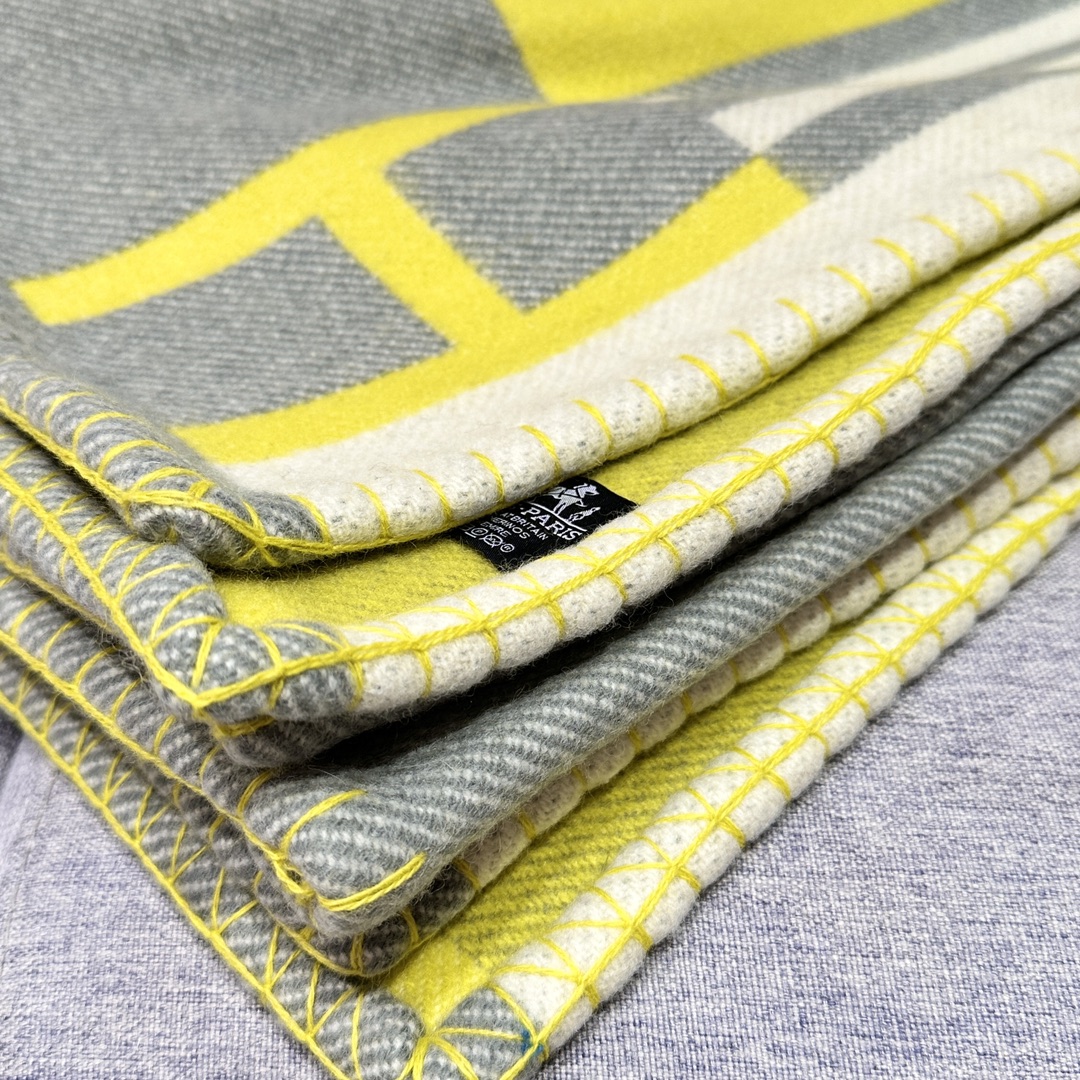 Louis Vuitton Haute Couture Maison Lifestyle Luxury Home Decor Blanket 3