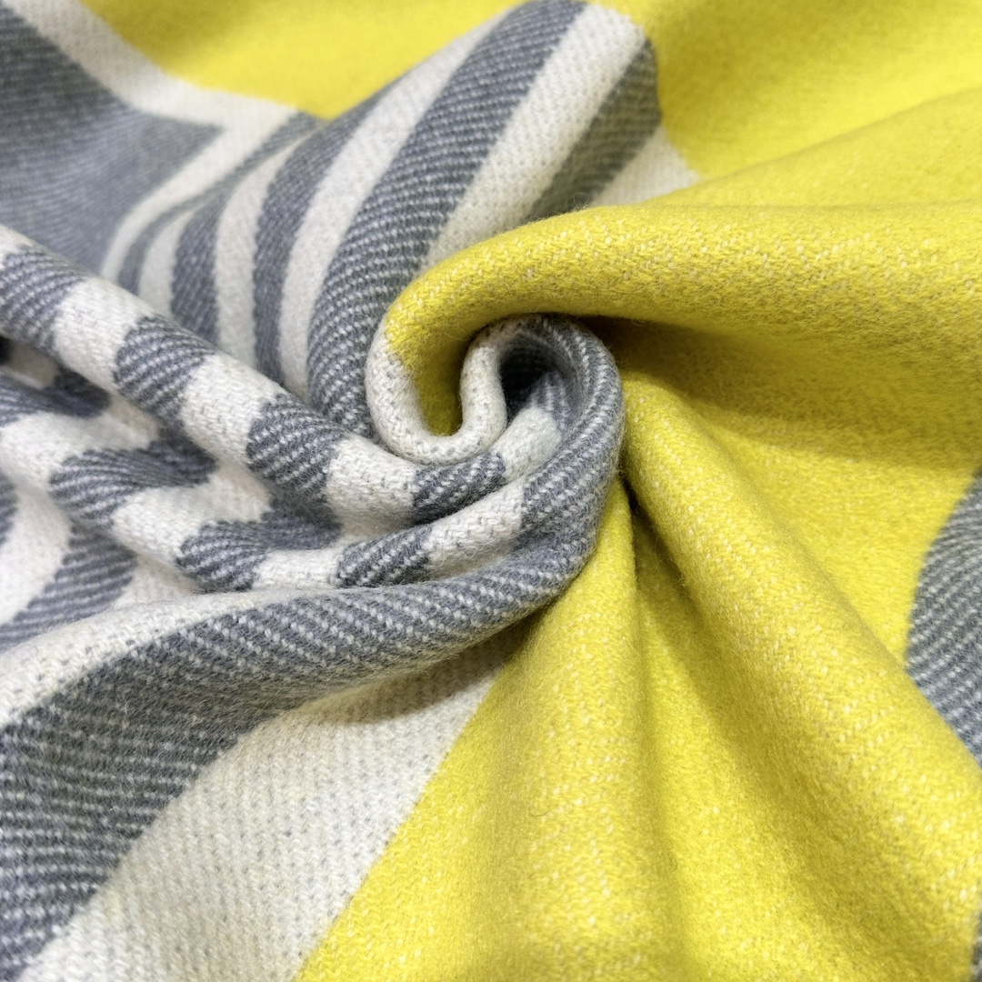 Louis Vuitton Haute Couture Maison Lifestyle Luxury Home Decor Blanket 2