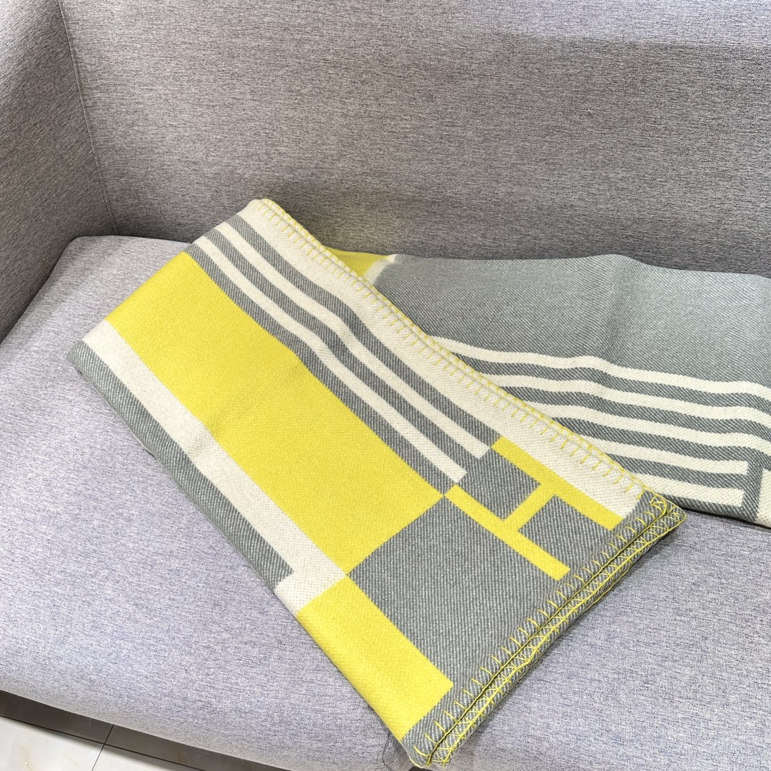 Louis Vuitton Haute Couture Maison Lifestyle Luxury Home Decor Blanket 5