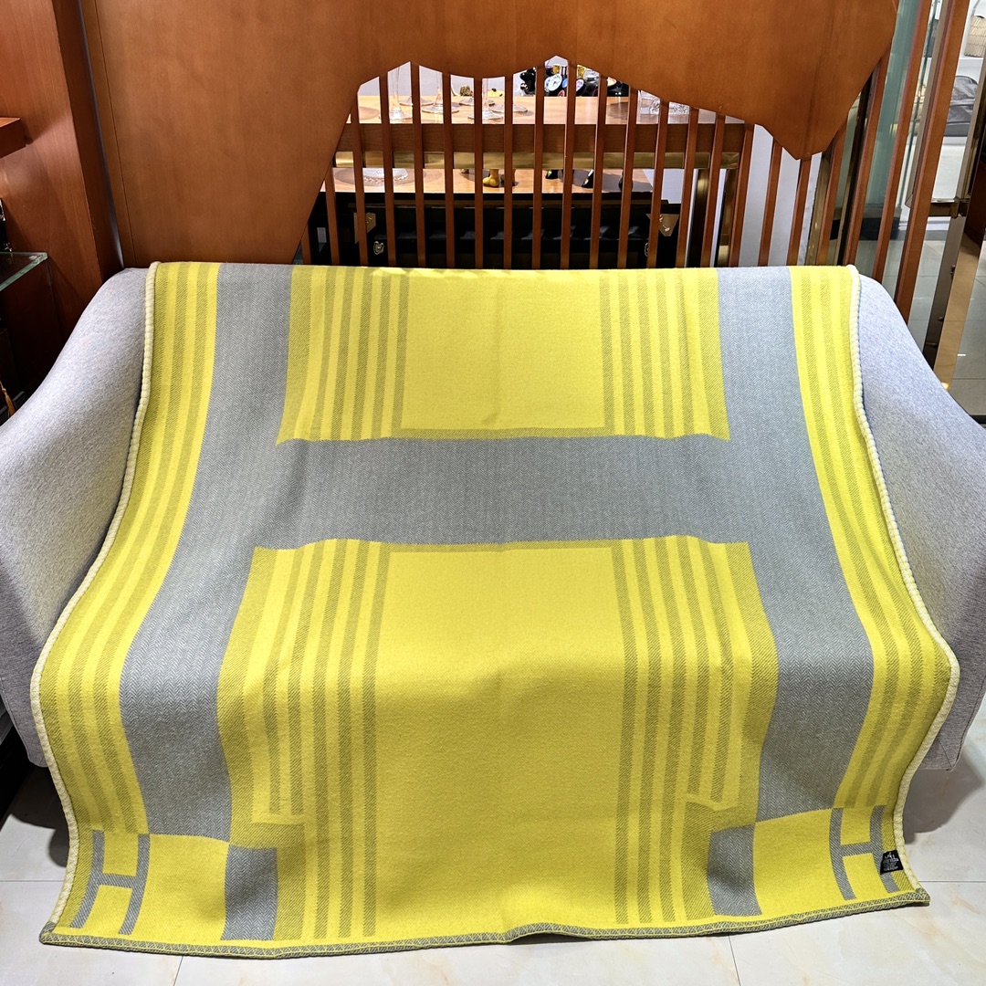 Louis Vuitton Haute Couture Maison Lifestyle Luxury Home Decor Blanket 9
