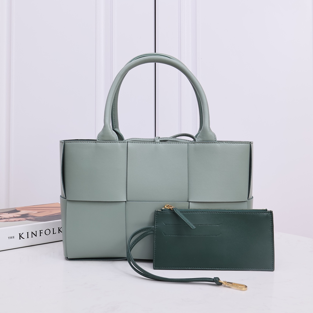 Bottega Veneta SLIP Tote Bag Maxi Intrecciato Sage Green