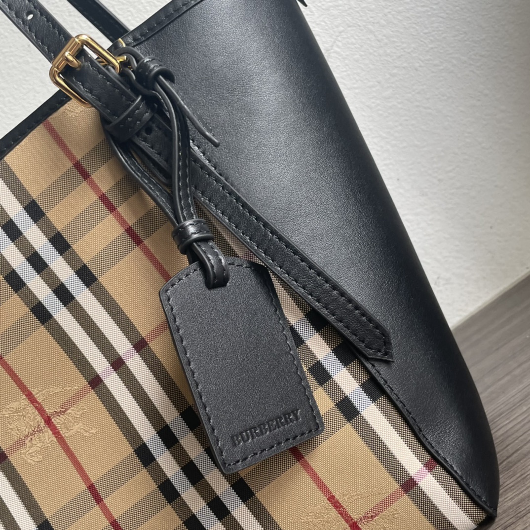 [Burberry Women