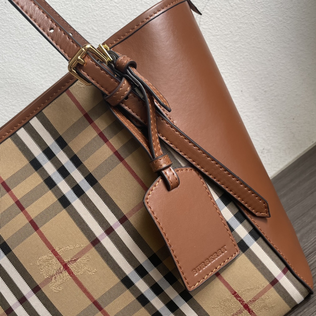 [Burberry Women