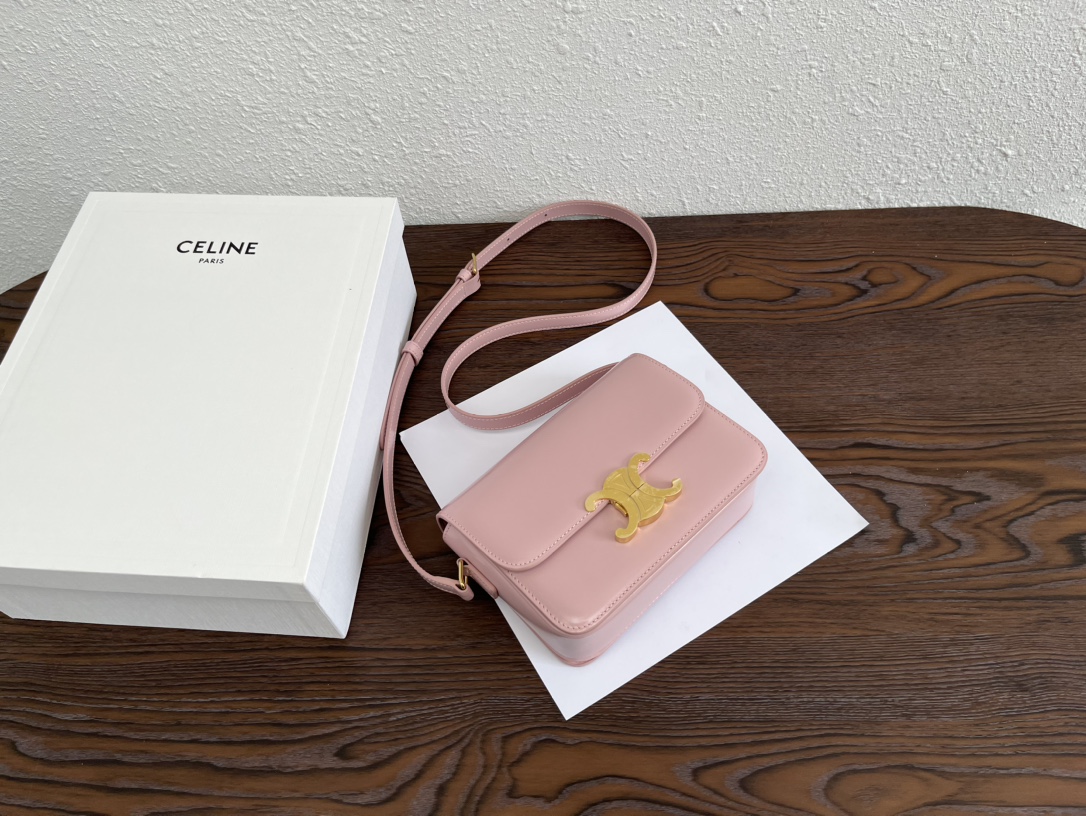 Actual delivery of the new Arc de Triomphe Box series! Celines classic tofu buns are simple and versatile. Sakura pink gentle color