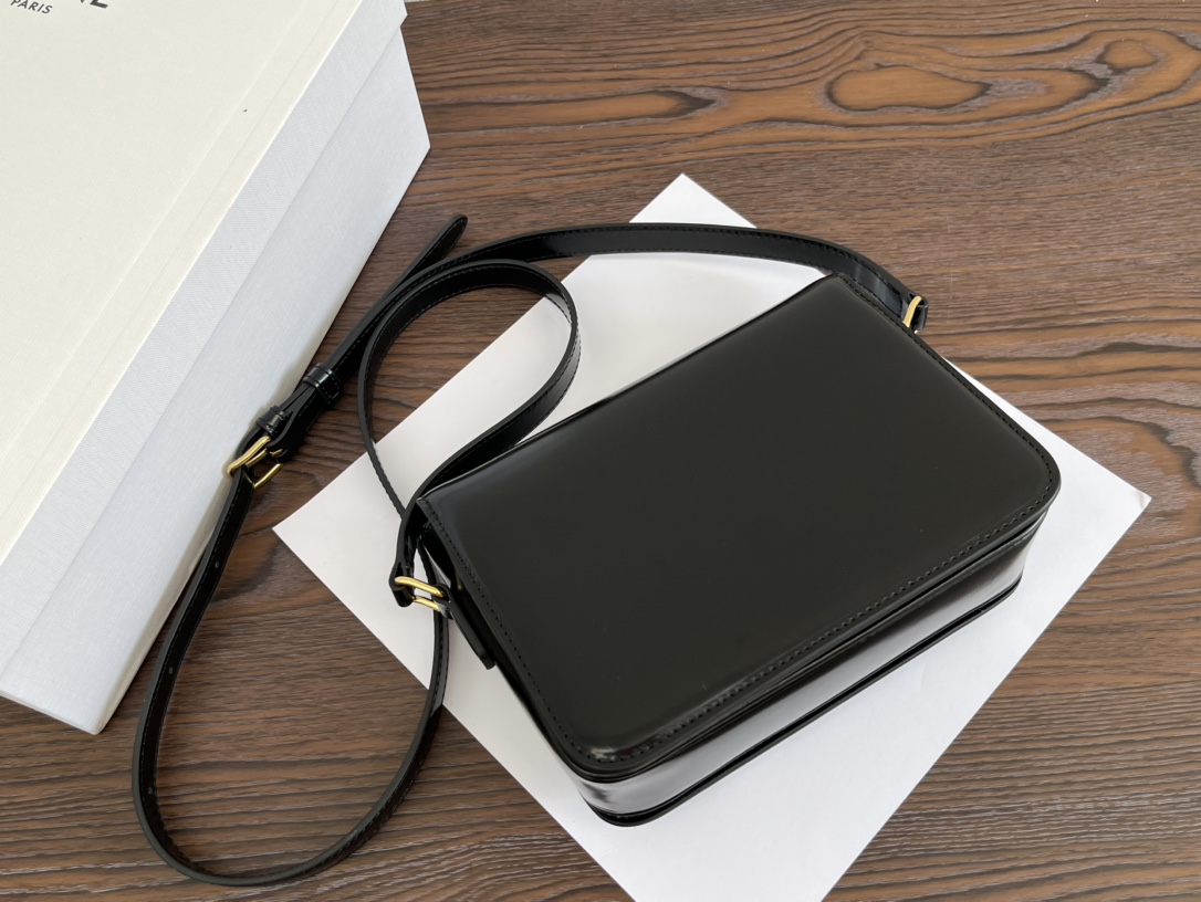Celine Black real shot! The new Arc de Triomphe Box series TRIOMHE versatile classic color box leather with gold buckle is calm, noble and retro.