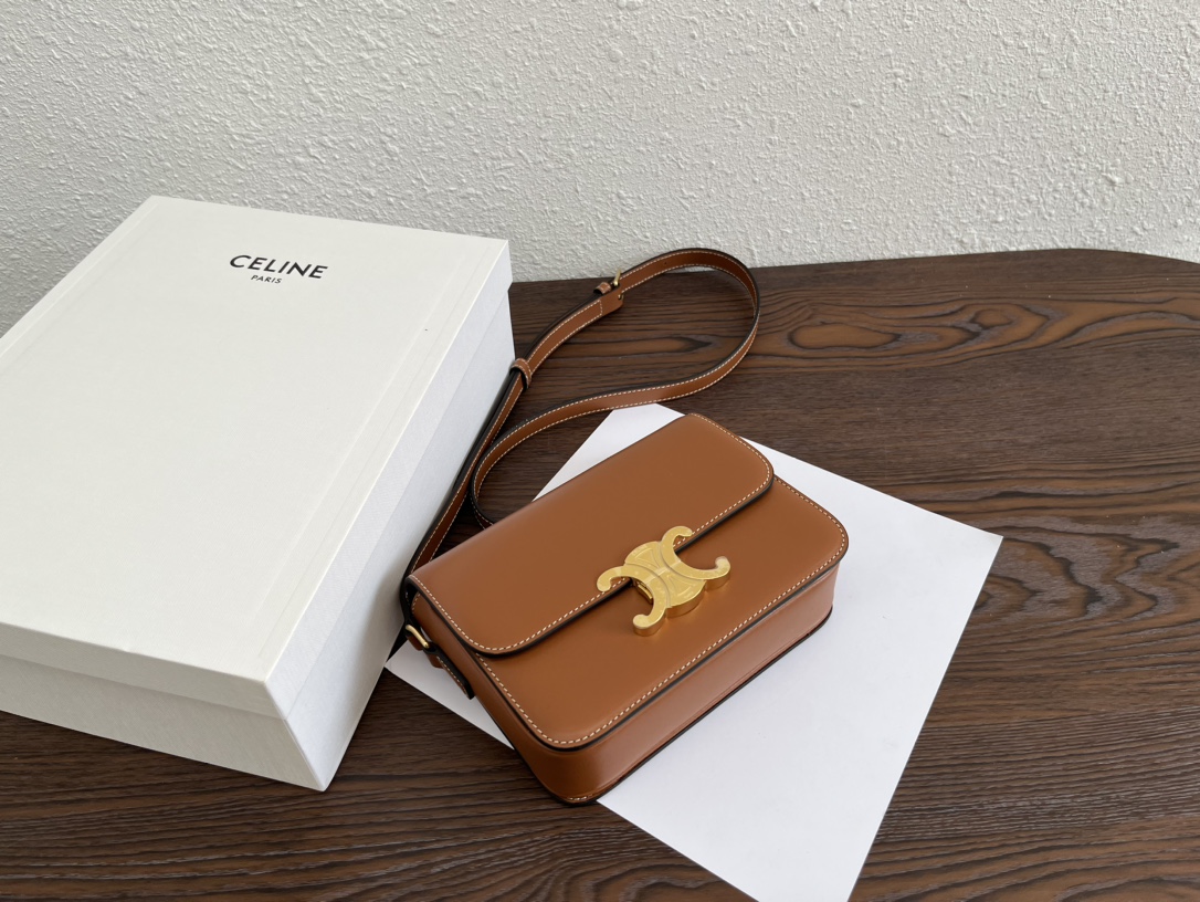 Celine Lets look at brown, a classic color that is as versatile as black. Note that the brown leather is a plain leather, not a toothpick pattern