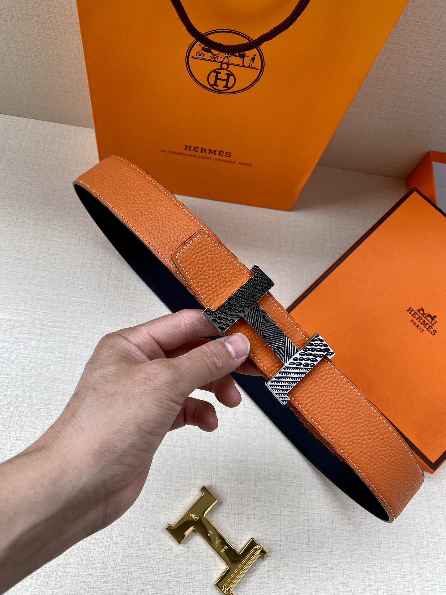 爱马仕Hermes官网同步采用Box