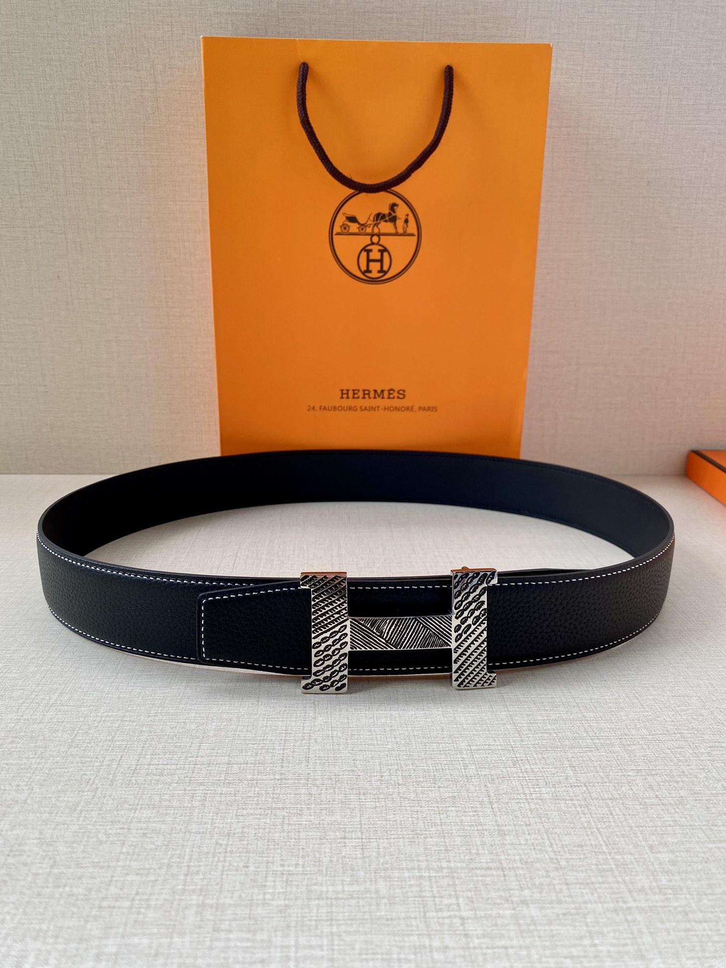 爱马仕Hermes官网同步采用Box