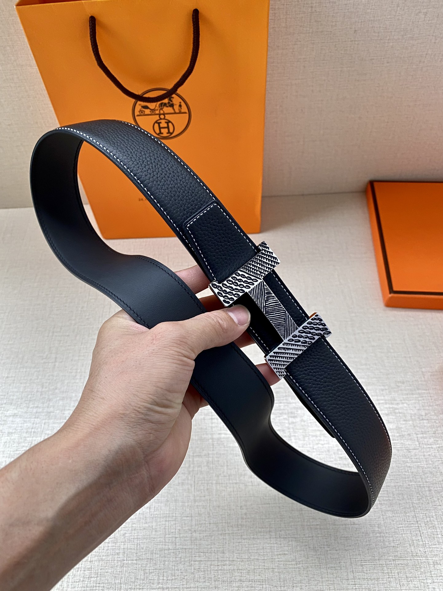 爱马仕Hermes官网同步采用Box
