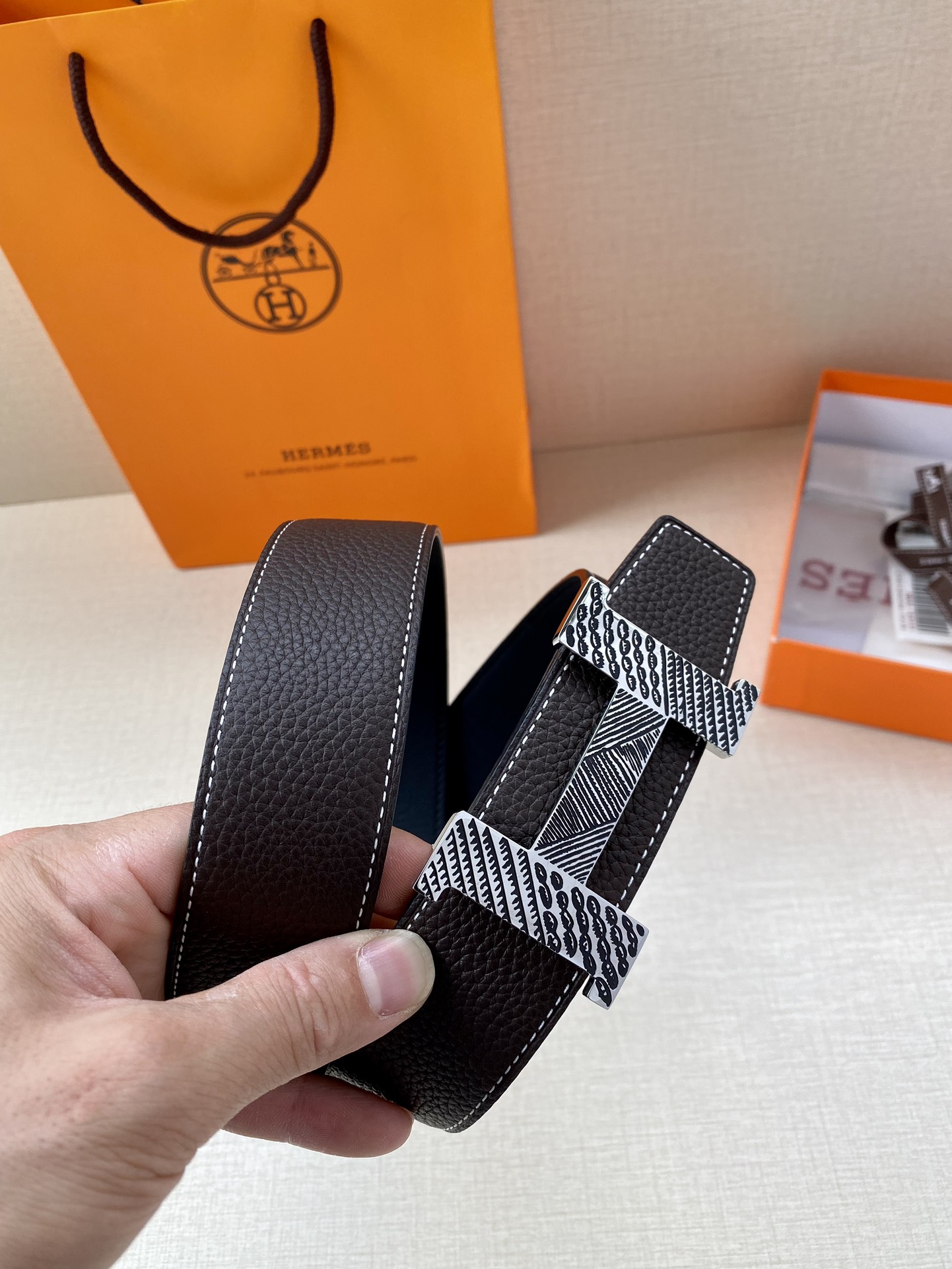 爱马仕Hermes官网同步采用Box
