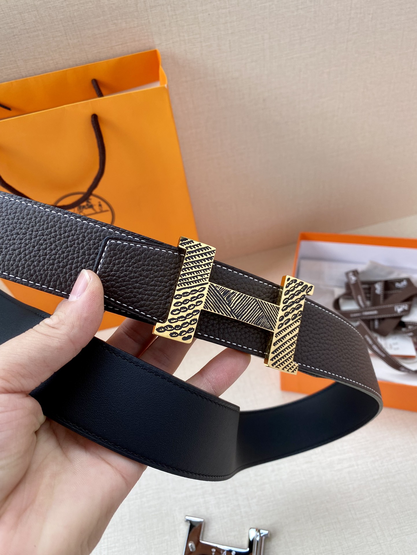 爱马仕Hermes官网同步采用Box