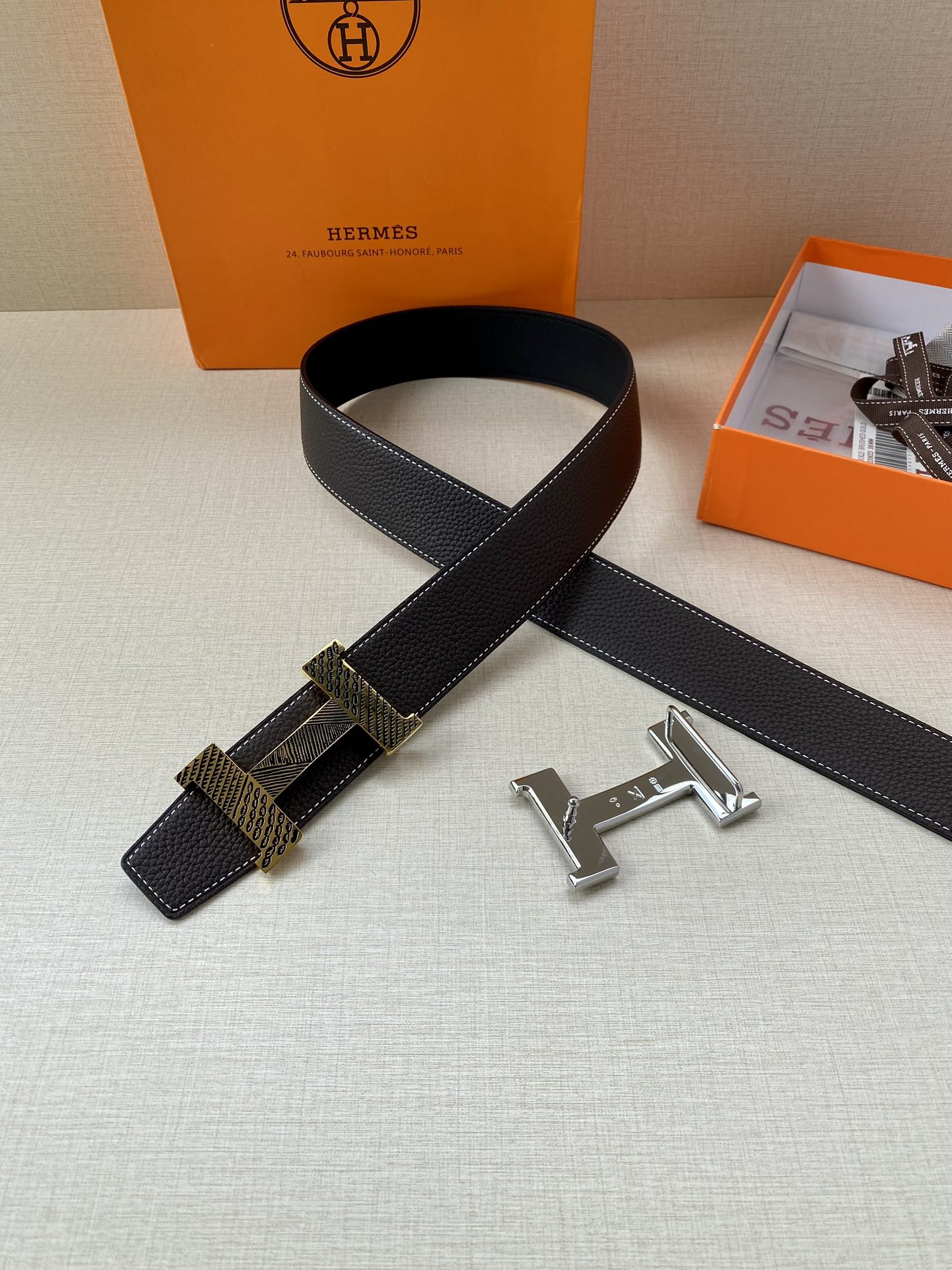 爱马仕Hermes官网同步采用Box