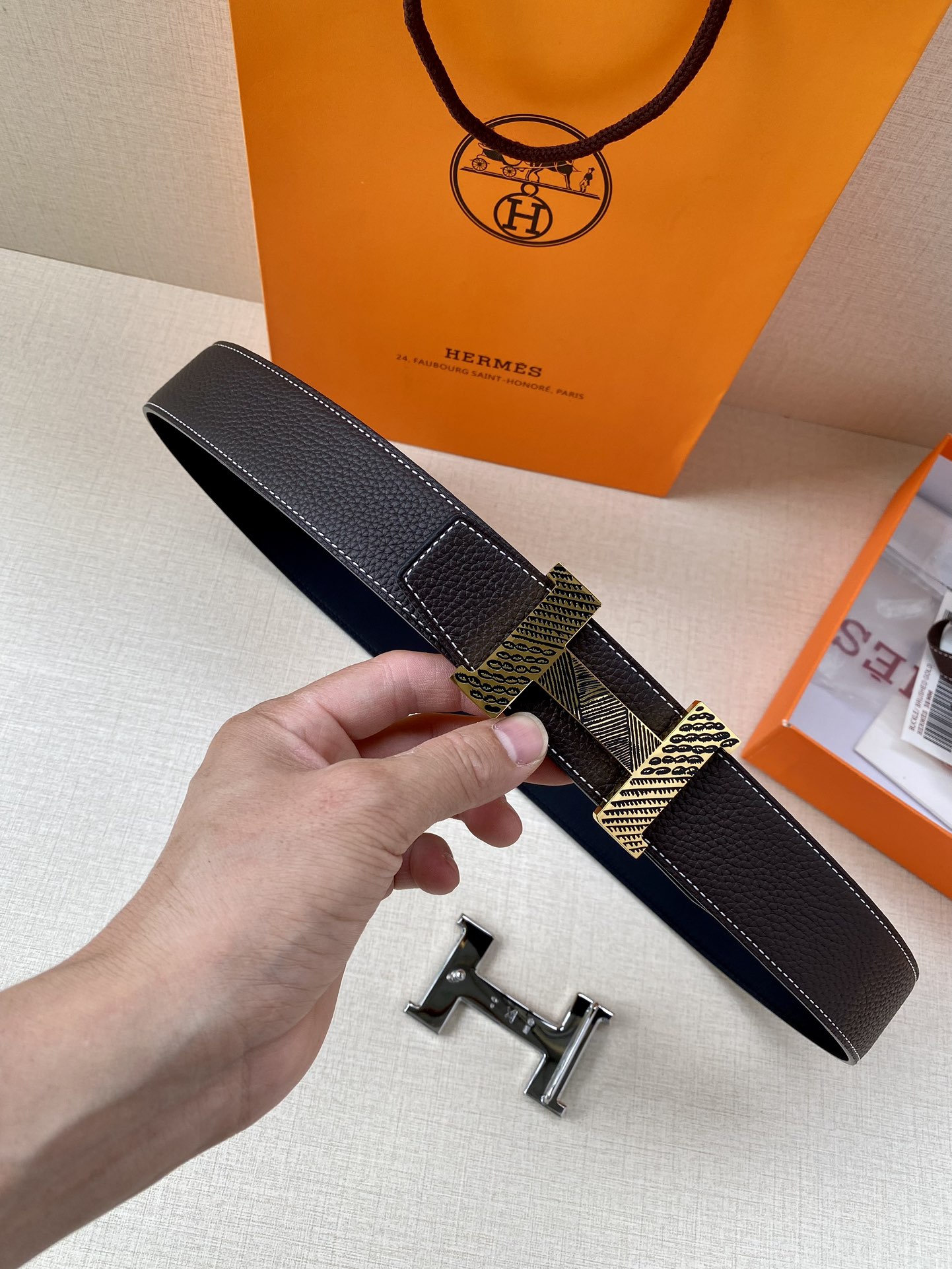 爱马仕Hermes官网同步采用Box