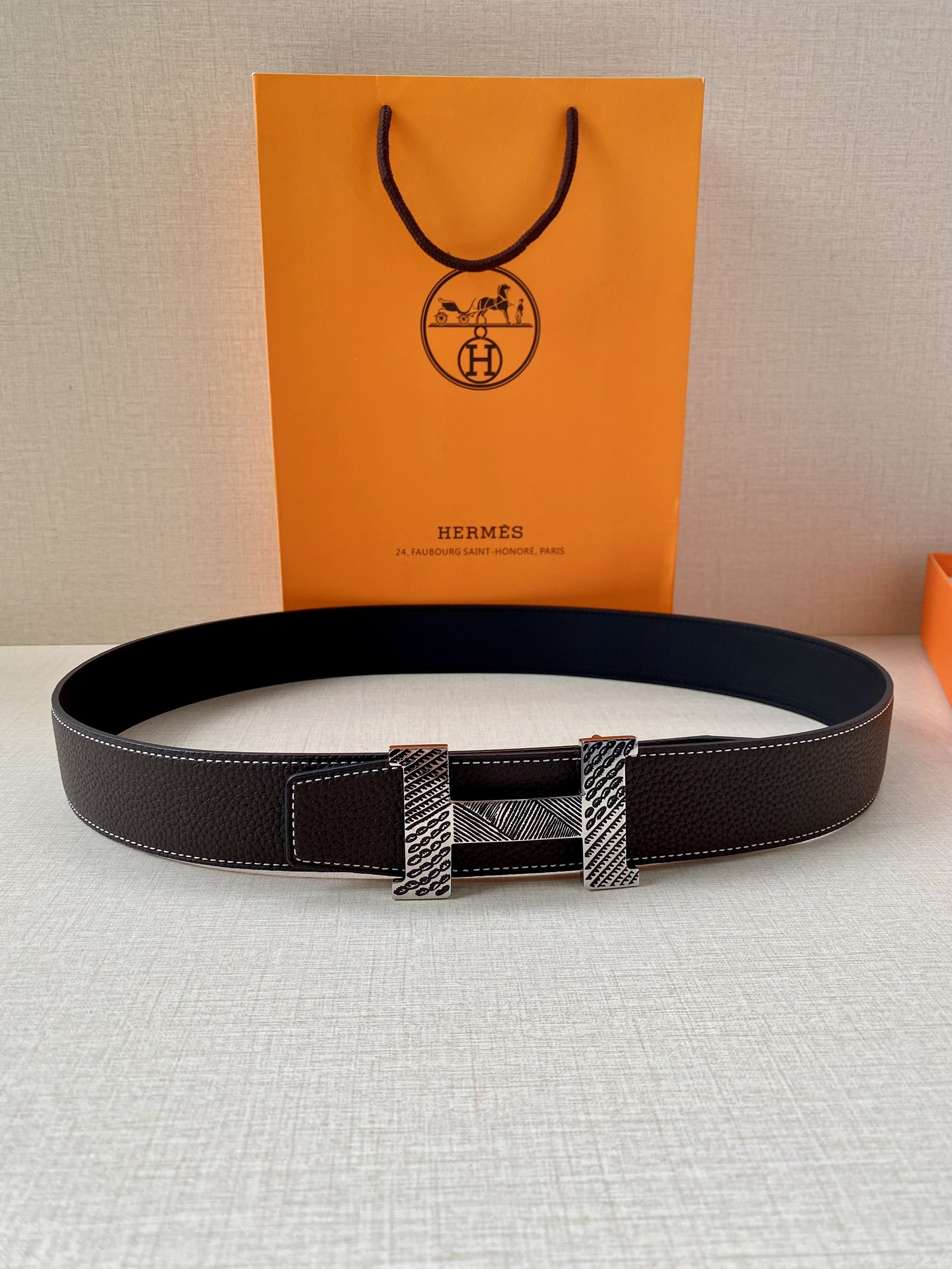 爱马仕Hermes官网同步采用Box