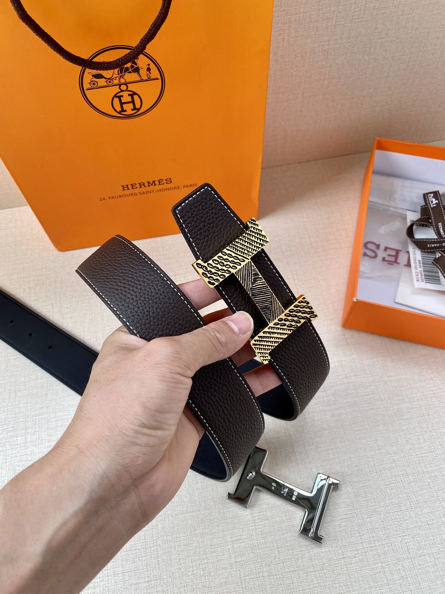 爱马仕Hermes官网同步采用Box