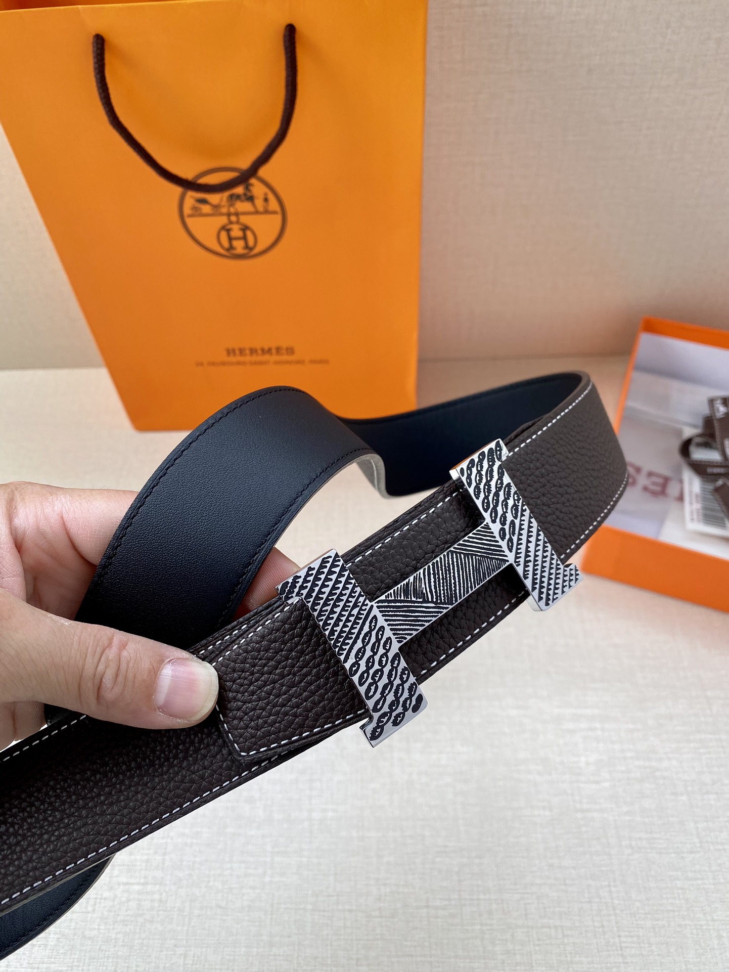 爱马仕Hermes官网同步采用Box