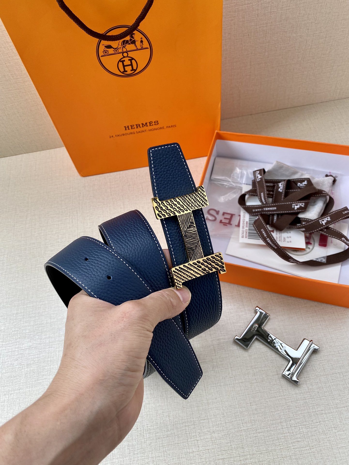 爱马仕Hermes官网同步采用Box