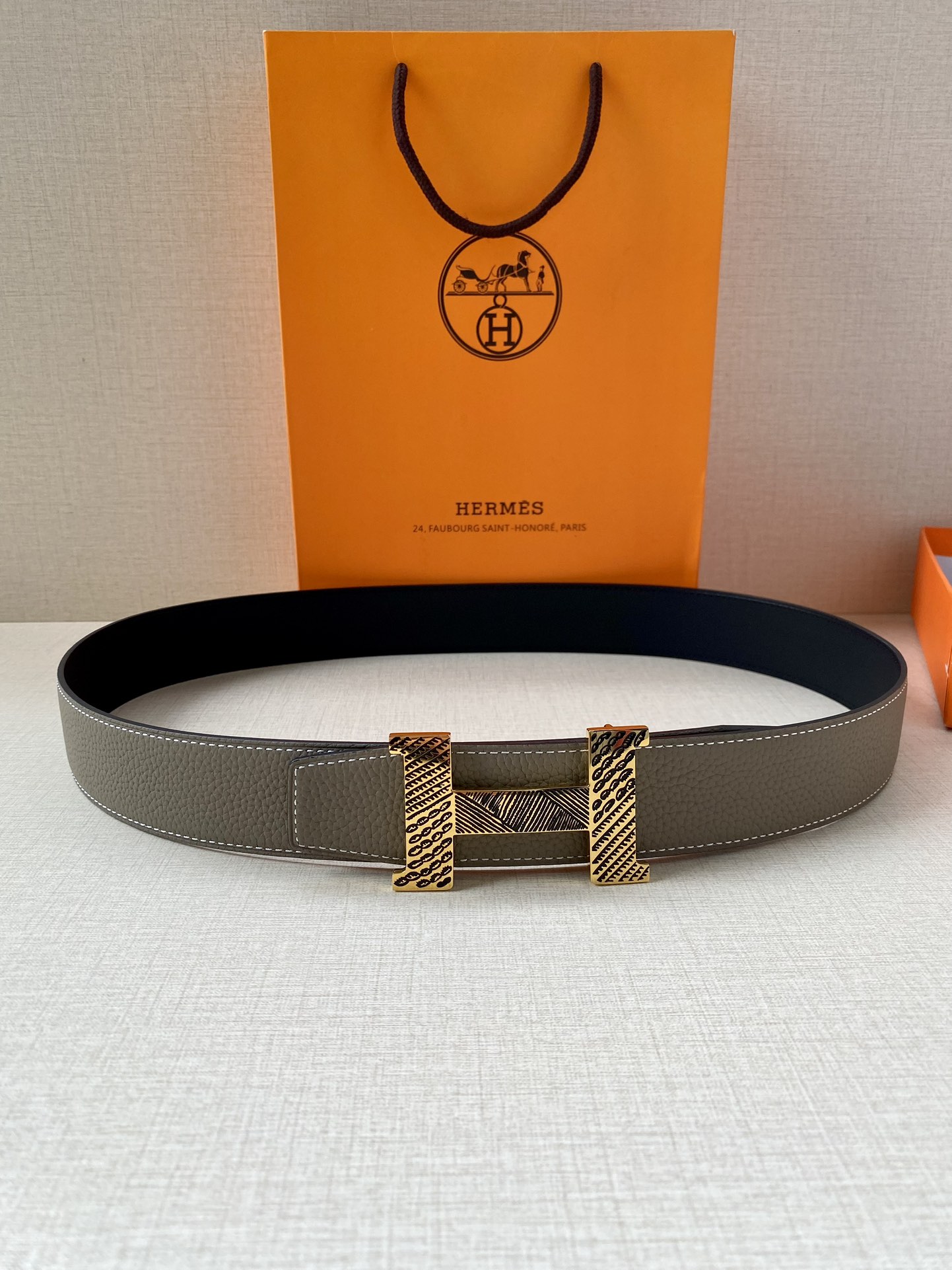 爱马仕Hermes官网同步采用Box