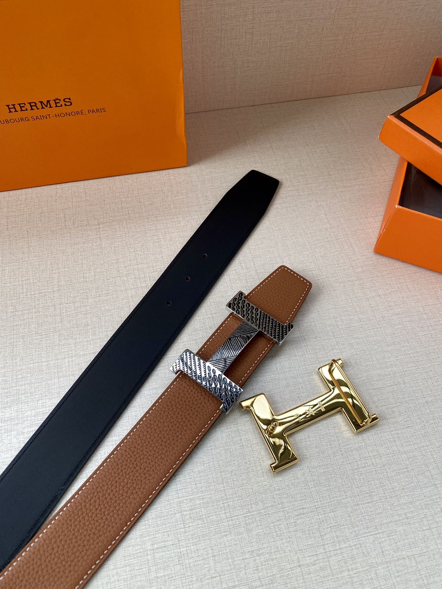 爱马仕Hermes官网同步采用Box