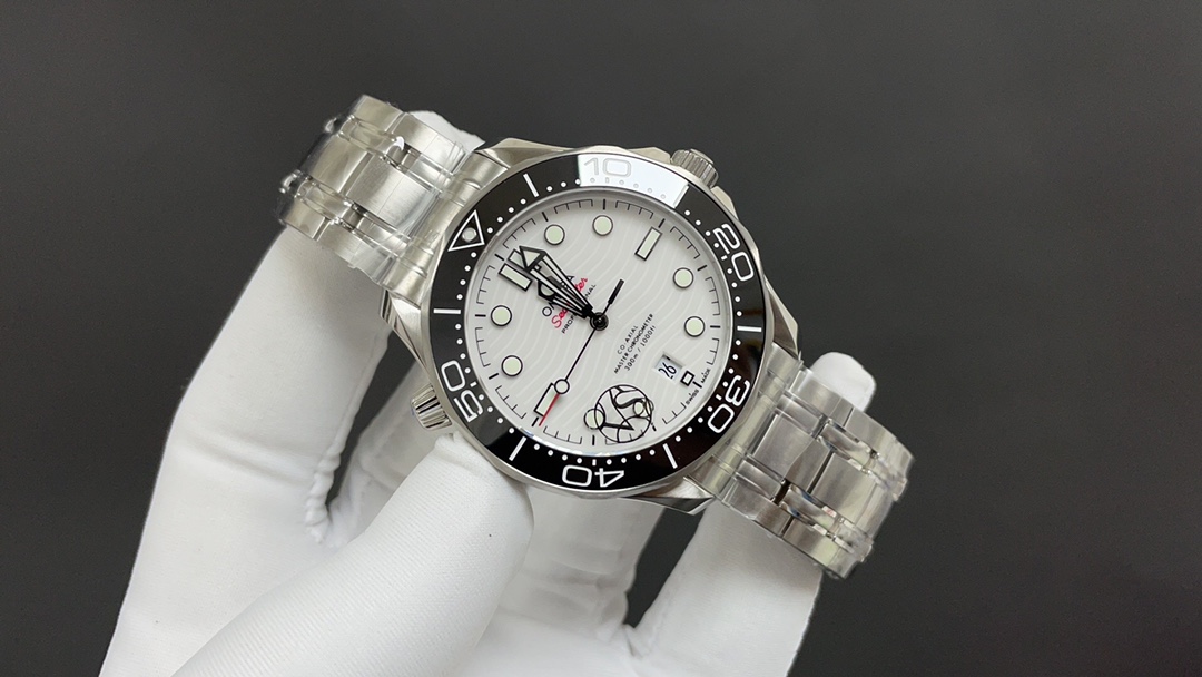 Omega 欧米茄 海马300 白面 8800机