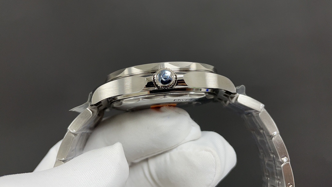 Omega 欧米茄 海马300 白面 8800机