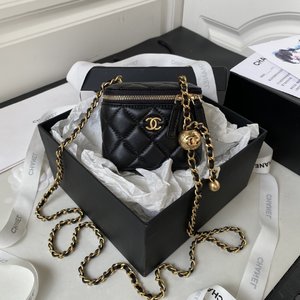 Chanel Cosmetic Bags Sheepskin Chains
