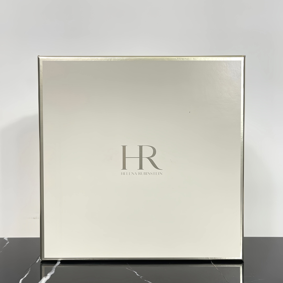 150! HR Helena Rubinstein Gift Box 4-piece set️🔜 HR Helena Rubinstein King Gift Box 4-piece set🎁 With gift bag❗️ Set …