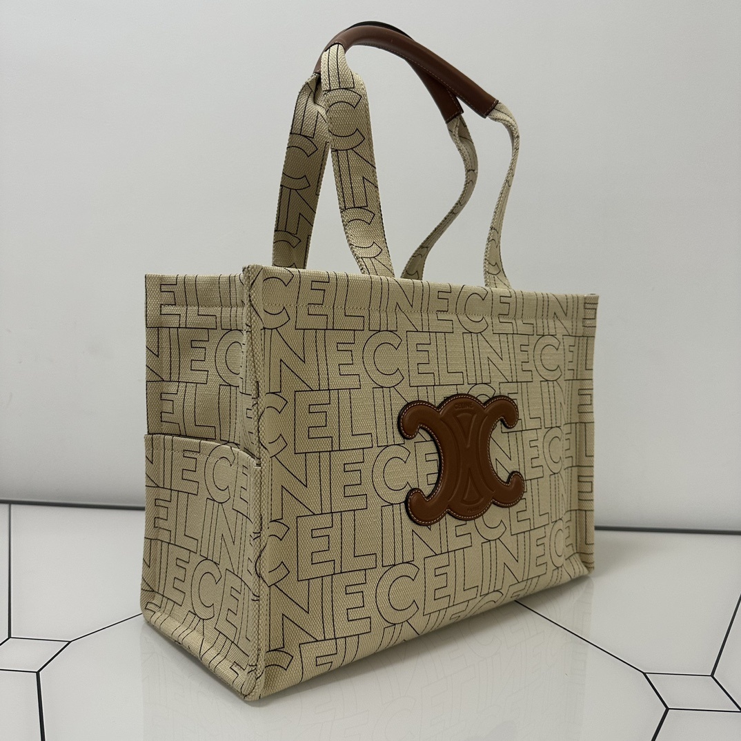 新品上线️️大号CE新品织物托特大号科技感logo印花低调高级!米色织物的材料增加随性洒脱的味道️手提️