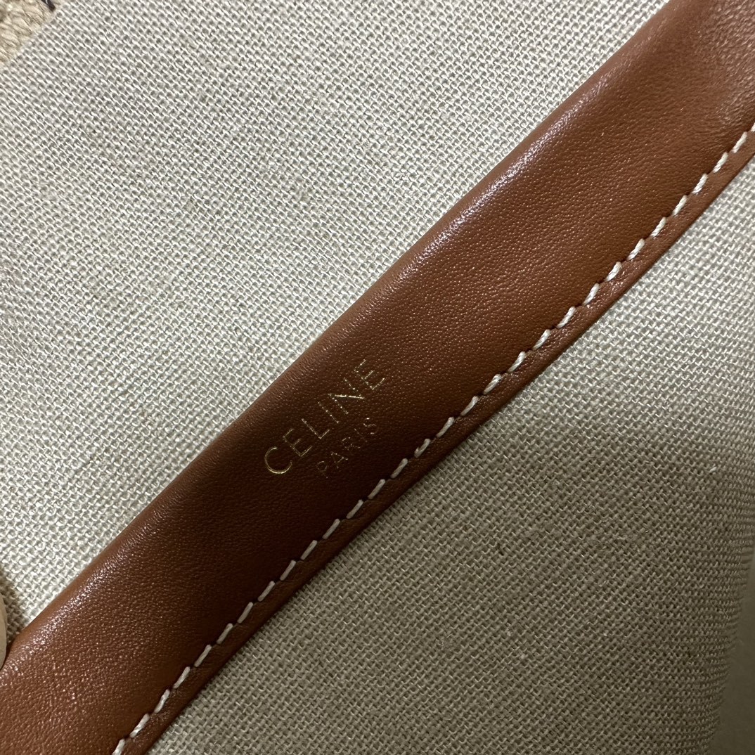 新品上线️️大号CE新品织物托特大号科技感logo印花低调高级!米色织物的材料增加随性洒脱的味道️手提️