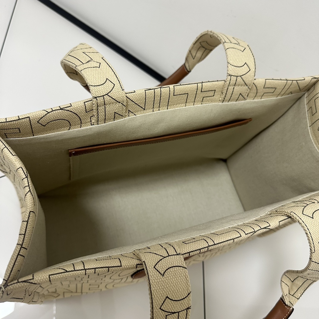 新品上线️️大号CE新品织物托特大号科技感logo印花低调高级!米色织物的材料增加随性洒脱的味道️手提️