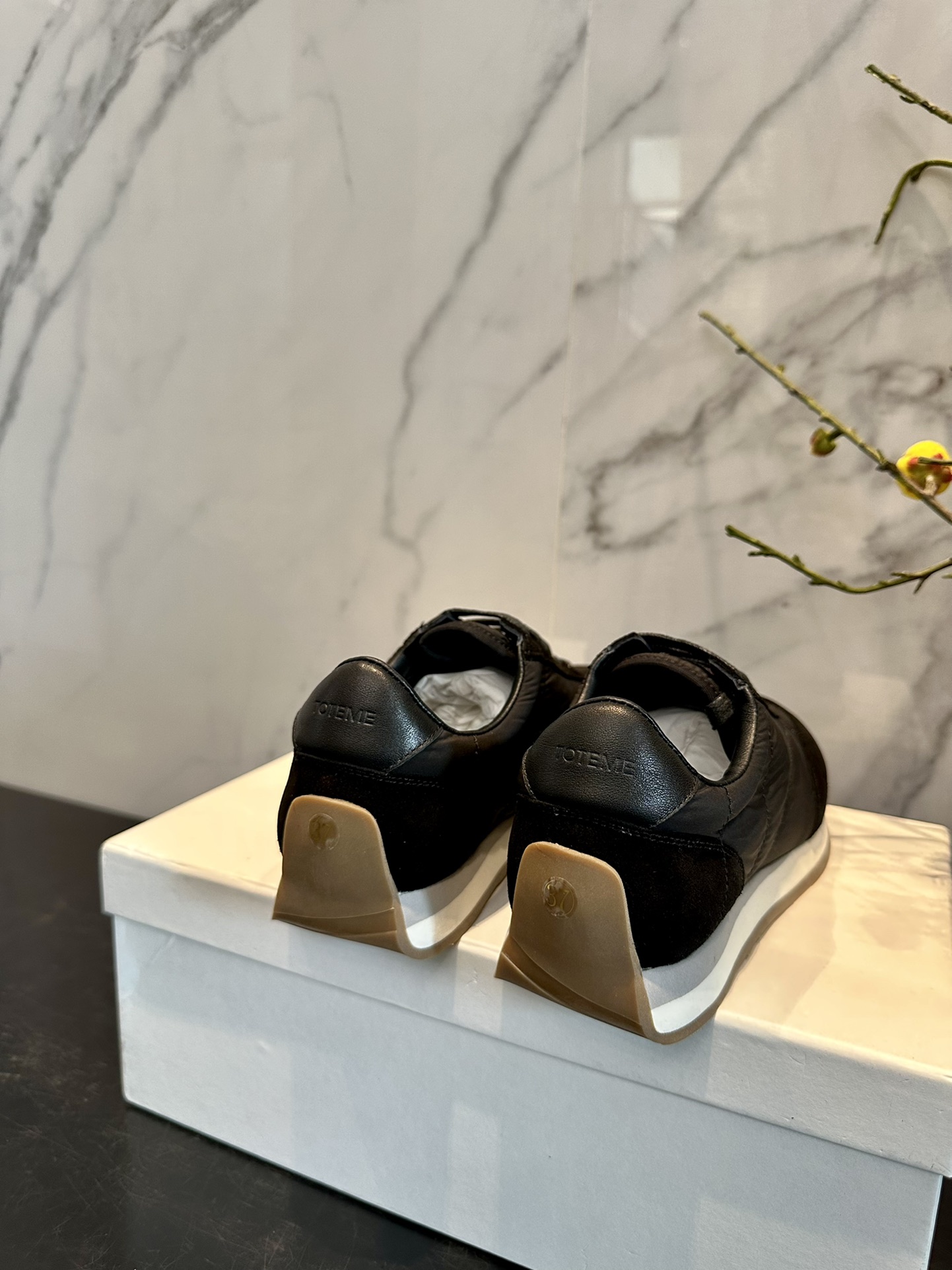 Toteme 2023/aw Recreational Shoes: Simple Nordic Design, Comfortable and Stylish - 图片 8