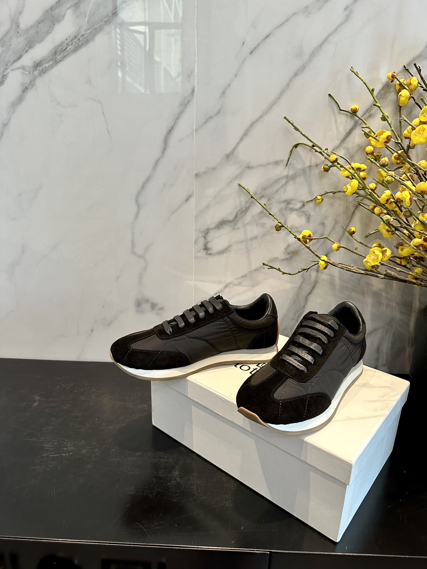 Toteme 2023/aw Recreational Shoes: Simple Nordic Design, Comfortable and Stylish - 图片 2