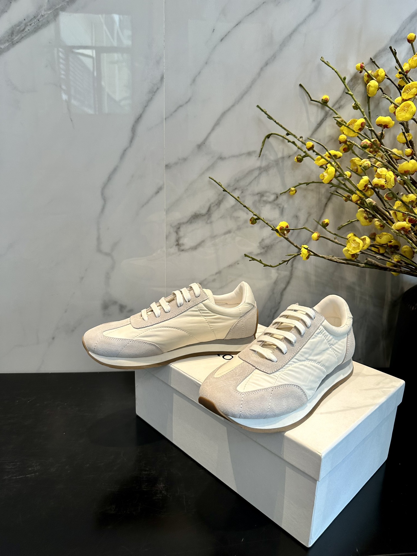 Toteme 2023/aw New Recreational Shoes Series: Nordic Design with Round Head for All Seasons - 图片 2