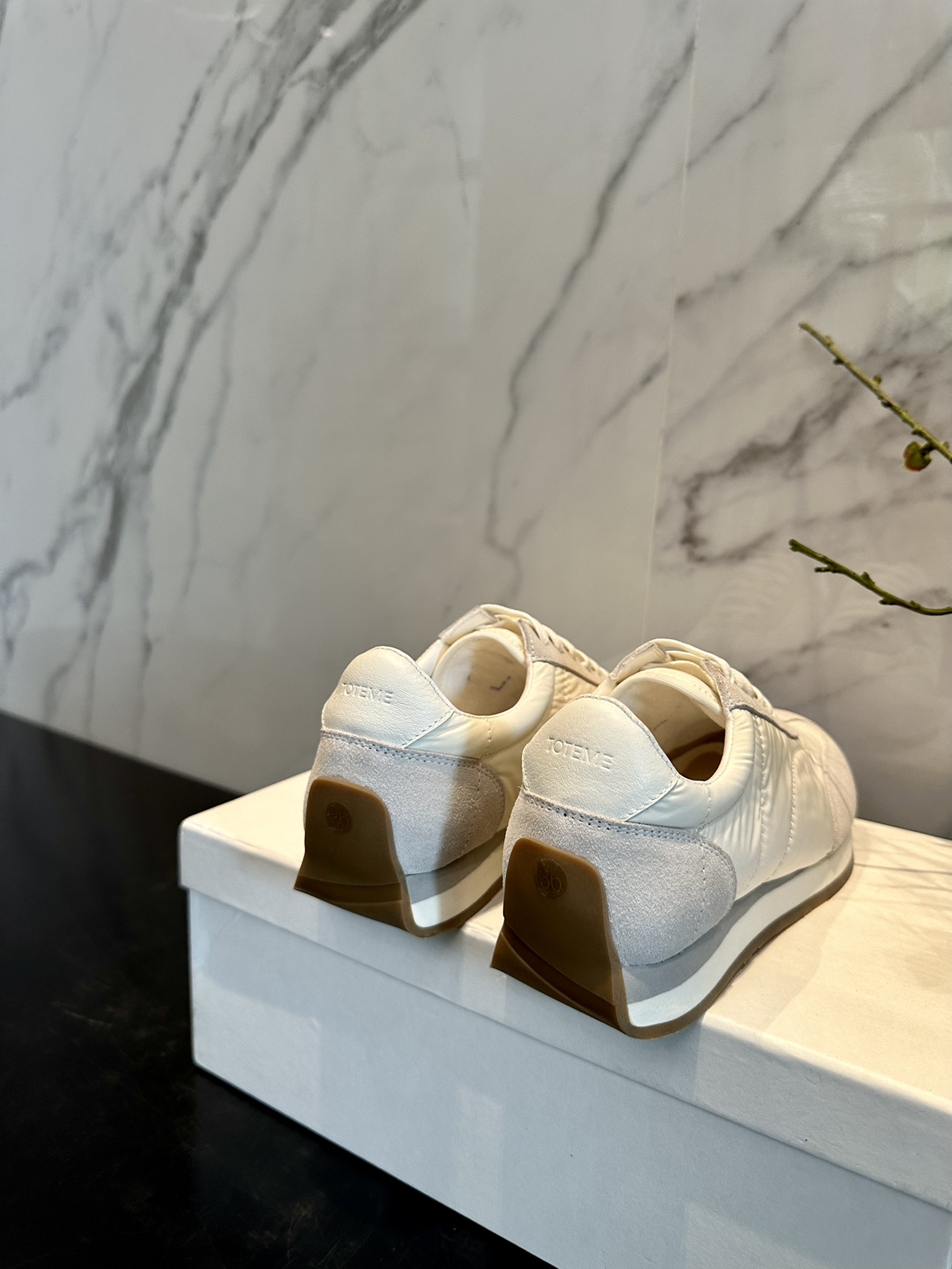 Toteme 2023/aw New Recreational Shoes Series: Nordic Design with Round Head for All Seasons - 图片 9