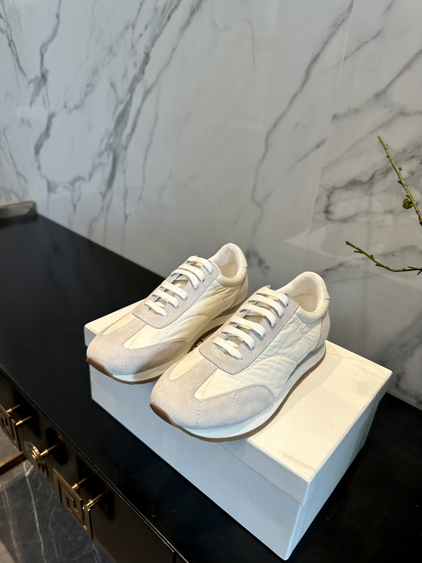 Toteme 2023/aw New Recreational Shoes Series: Nordic Design with Round Head for All Seasons