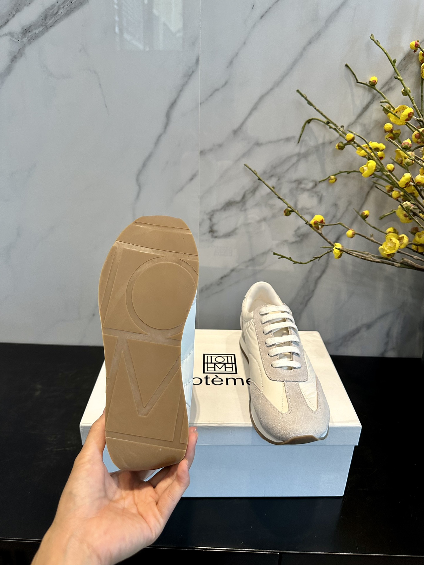 Toteme 2023/aw New Recreational Shoes Series: Nordic Design with Round Head for All Seasons - 图片 7