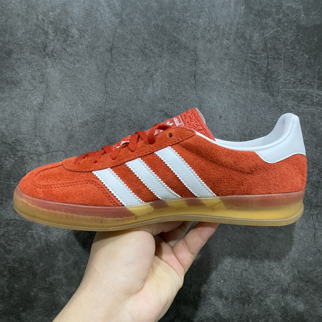 图片[2]-【纯原版】Adidas Originals Gazelle Indoor白橙色 HQ8718 三叶草复古休闲防滑耐磨低帮板鞋nn目前最高版 区别市场通货 正确粗反绒皮 正确鞋舌正确侧面压印凹陷烫金GAZELLE字母 海玻璃鞋垫背部刷胶n纸板中底也都是同步原鞋 高价零售主推版本 尺码：35 36 36.5 37 38 38.5 39 40 40.5 41 42 42.5 43 44 44.5 45-莆田鞋批发中心